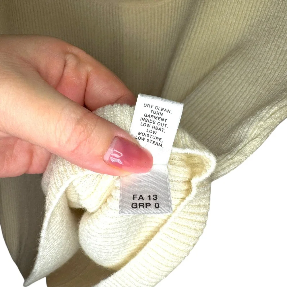 St. John Ribbed Knit Shell M Cream Wool Blend Sleeveless Scoop Neck Quiet Luxury